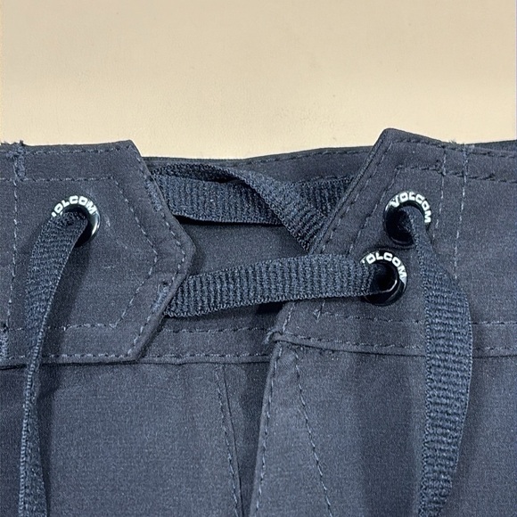 NWOT Volcom black Drawstring Shorts - Picture 3 of 9